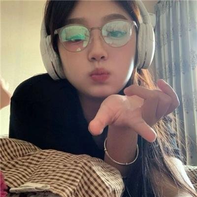 这个警察不太冷